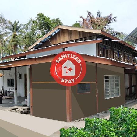 Oyo 90176 D'Cruz Sunrise Villa パンタイ・サナング エクステリア 写真