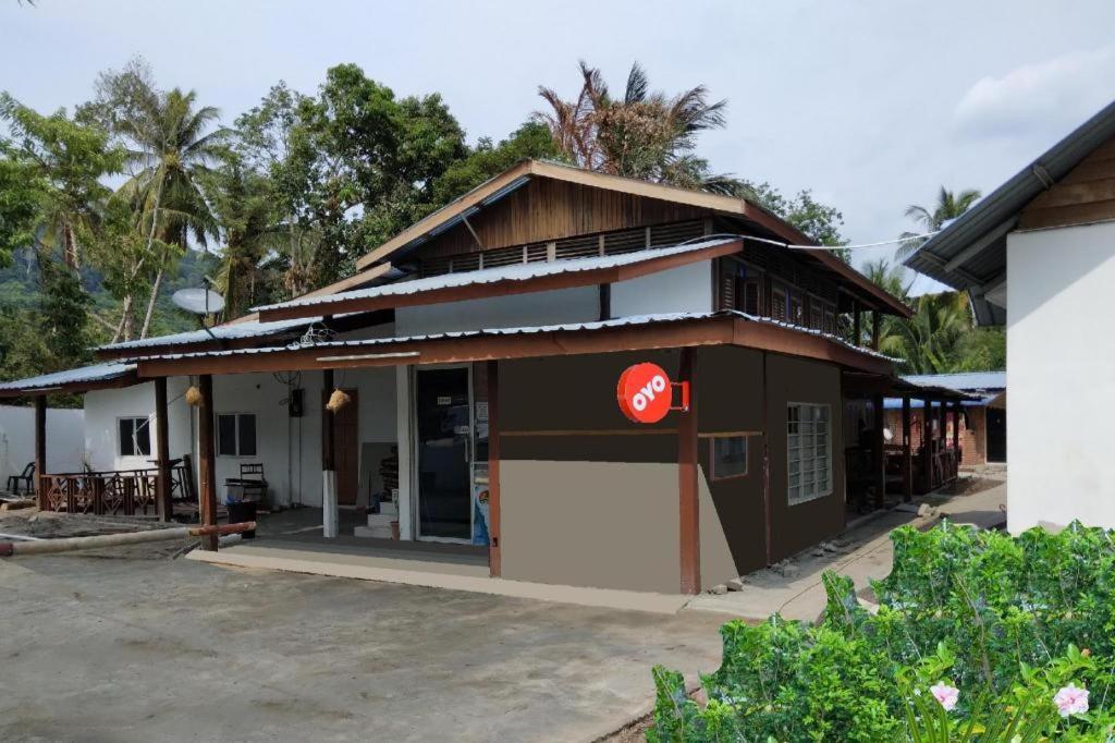 Oyo 90176 D'Cruz Sunrise Villa パンタイ・サナング エクステリア 写真